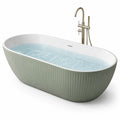 Vasca da bagno freestanding ovale in acrilico verde salvia e bianco, 170 × 80 × 58 cm, finitura scanalata